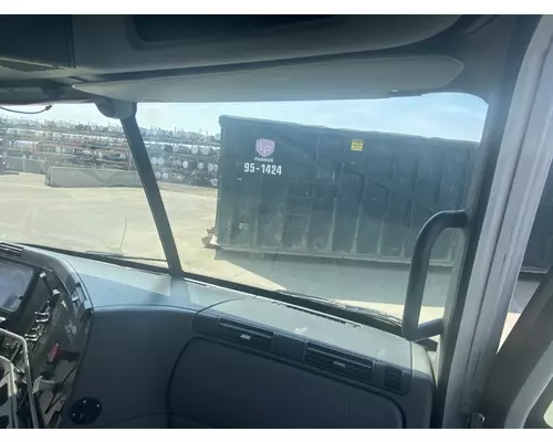 FREIGHTLINER Columbia Cab