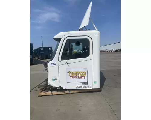 FREIGHTLINER Columbia Cab