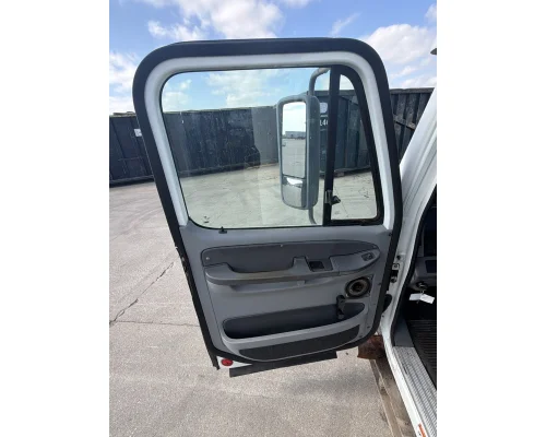 FREIGHTLINER Columbia Cab
