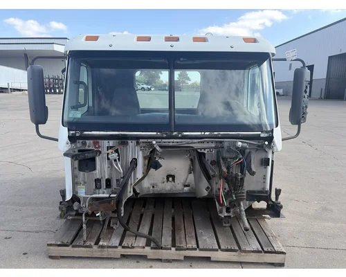 FREIGHTLINER Columbia Cab