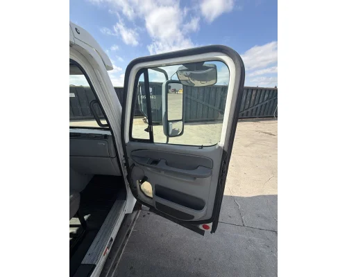 FREIGHTLINER Columbia Cab