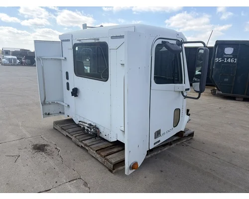 FREIGHTLINER Columbia Cab