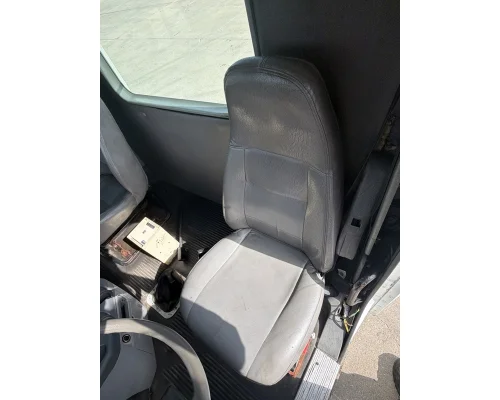 FREIGHTLINER Columbia Cab