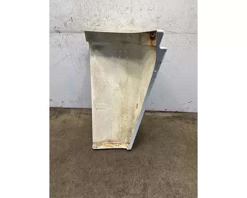 FREIGHTLINER Columbia Fender Extension