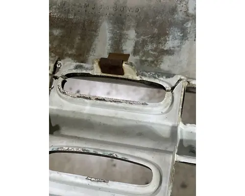 FREIGHTLINER Columbia Grille