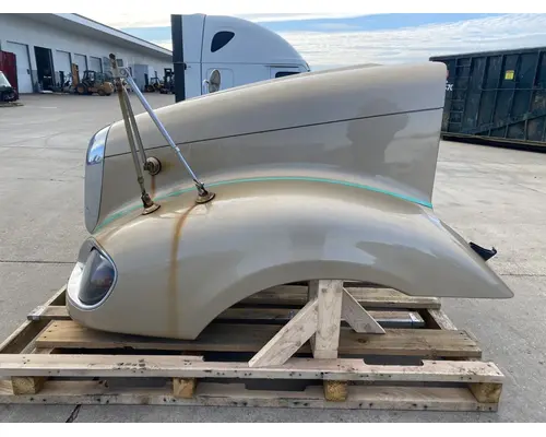 FREIGHTLINER Columbia Hood