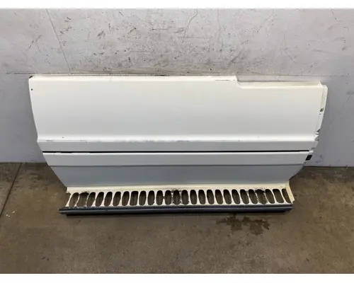 FREIGHTLINER Columbia Side Fairing