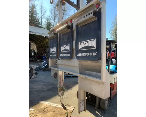 FREIGHTLINER Coronodo Headache Rack