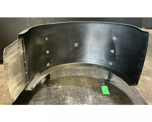 FREIGHTLINER FC70 CARGO Fender