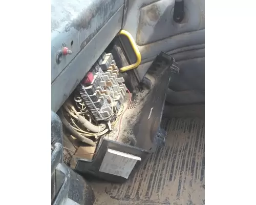 FREIGHTLINER FL106 FUSE BOX