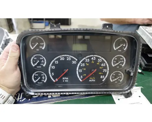 FREIGHTLINER FL106 Instrument Cluster
