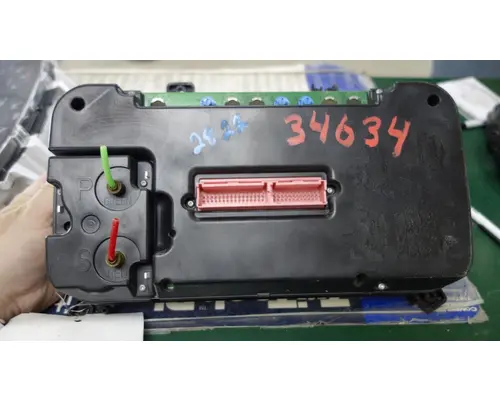 FREIGHTLINER FL106 Instrument Cluster