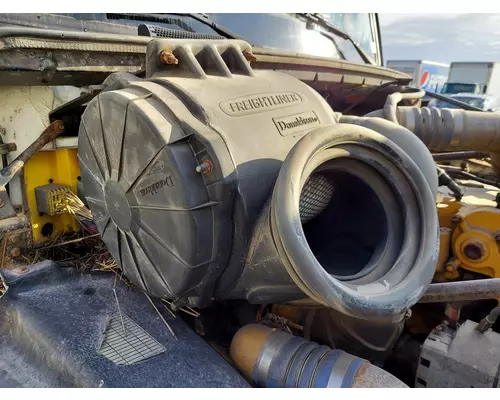 FREIGHTLINER FL112 AIR CLEANER