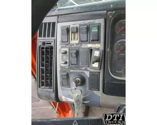 FREIGHTLINER FL112 Cab