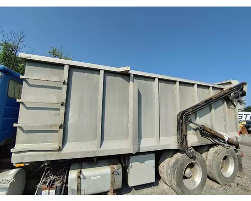 FREIGHTLINER FL112 Complete Vehicle