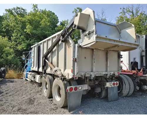 FREIGHTLINER FL112 Complete Vehicle