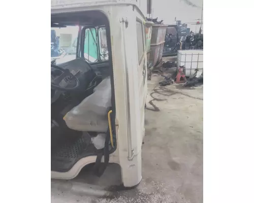 FREIGHTLINER FL60 CAB HANDLE