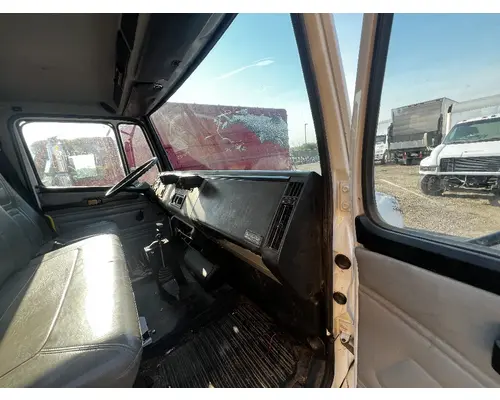 FREIGHTLINER FL60 Cab