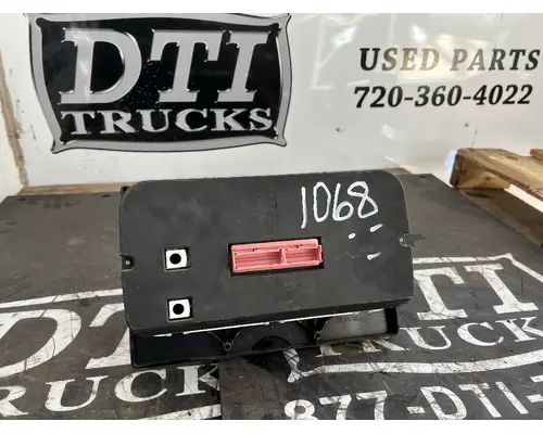 FREIGHTLINER FL60 Instrument Cluster