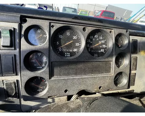 FREIGHTLINER FL60 Instrument Cluster
