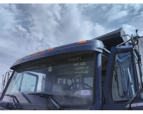 FREIGHTLINER FL70 CAB CLIP