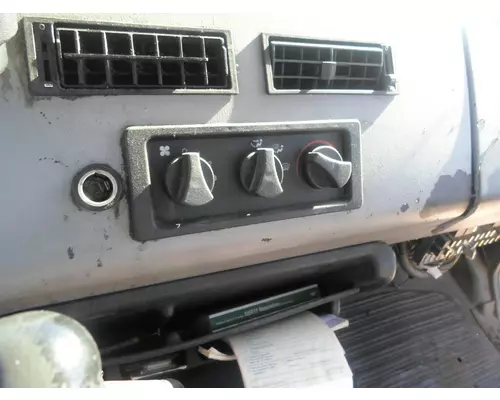 FREIGHTLINER FL70 Cab Clip