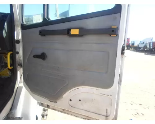 FREIGHTLINER FL70 Cab Clip