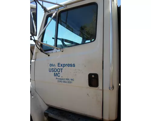 FREIGHTLINER FL70 Cab Clip