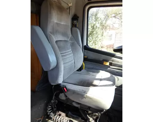 FREIGHTLINER FL70 Cab Clip