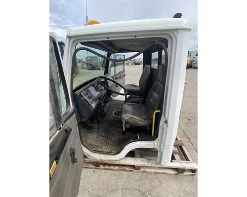 FREIGHTLINER FL70 Cab