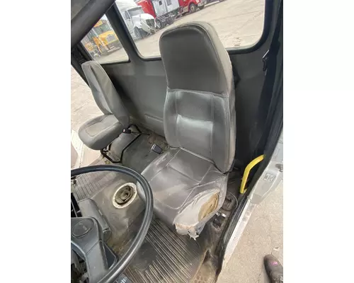 FREIGHTLINER FL70 Cab