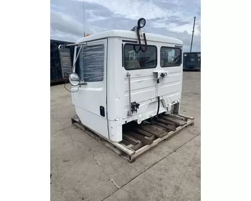 FREIGHTLINER FL70 Cab