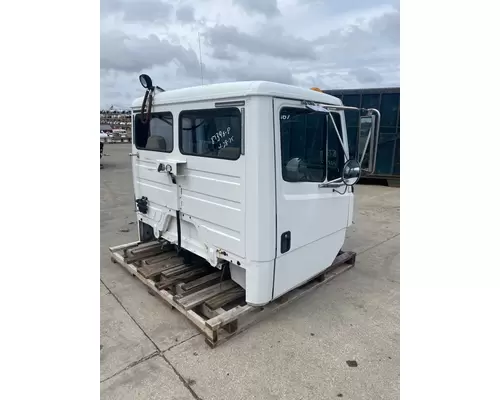 FREIGHTLINER FL70 Cab