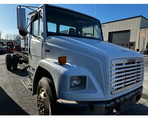 FREIGHTLINER FL70 Complete Vehicle