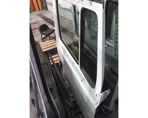 FREIGHTLINER FL70 DOOR ASSEMBLY, FRONT