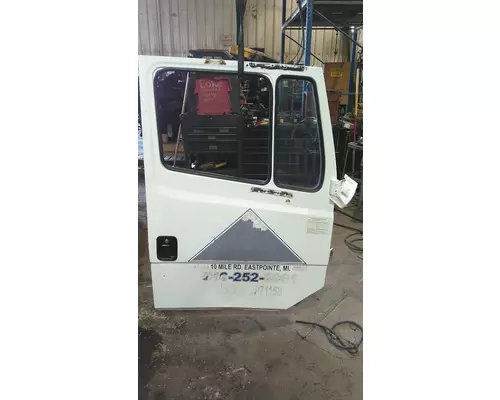 FREIGHTLINER FL70 DOOR ASSEMBLY, FRONT