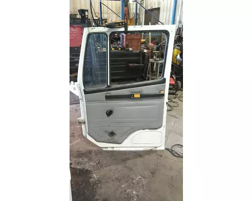 FREIGHTLINER FL70 DOOR ASSEMBLY, FRONT