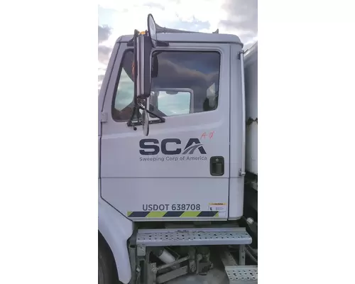 FREIGHTLINER FL70 DOOR ASSEMBLY, FRONT
