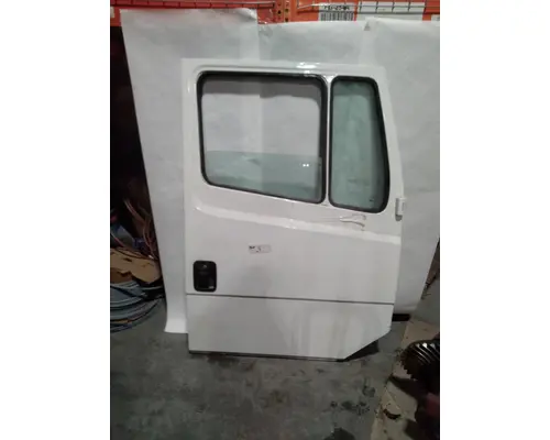 FREIGHTLINER FL70 DOOR-FRONT
