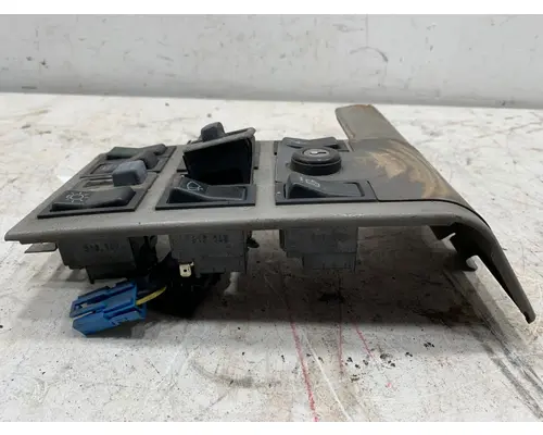 FREIGHTLINER FL70 Dash  Console Switch