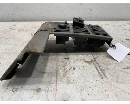 FREIGHTLINER FL70 Dash  Console Switch