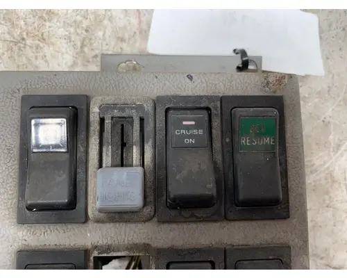 FREIGHTLINER FL70 Dash  Console Switch