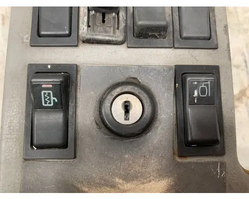 FREIGHTLINER FL70 Dash  Console Switch