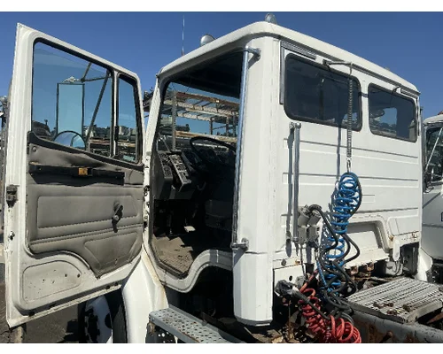 FREIGHTLINER FL70 Door Assembly, Front
