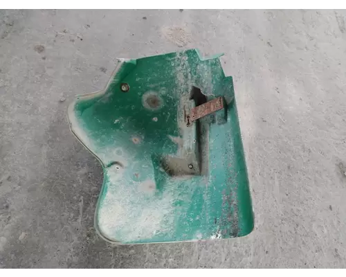 FREIGHTLINER FL70 FENDER ASSEMBLY, FRONT