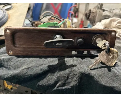 FREIGHTLINER FL70 Ignition Switch