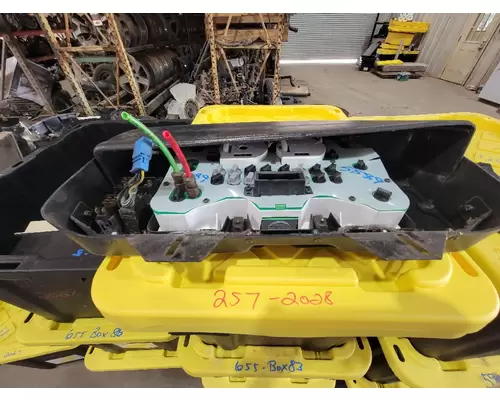 FREIGHTLINER FL70 Instrument Cluster