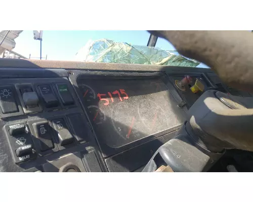 FREIGHTLINER FL70 Instrument Cluster