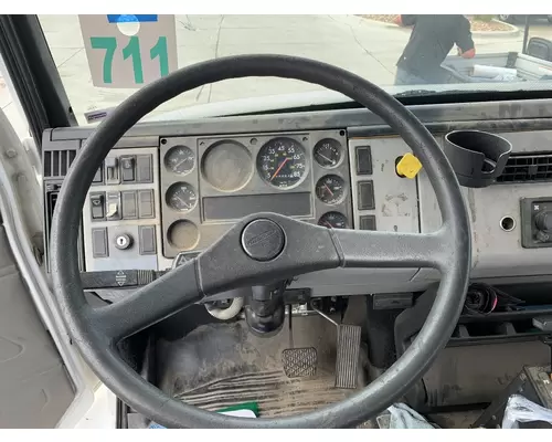 FREIGHTLINER FL70 Instrument Cluster