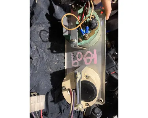 FREIGHTLINER FL70 Speedometer Head Cluster